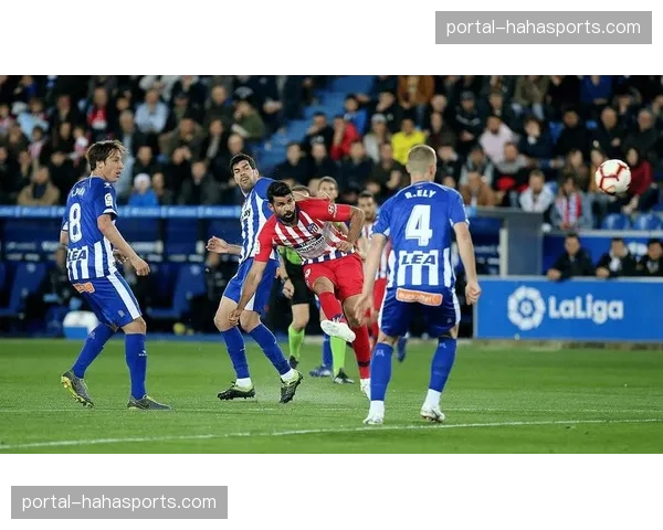 英超战术多样性增加 传控足球与直接打法并存